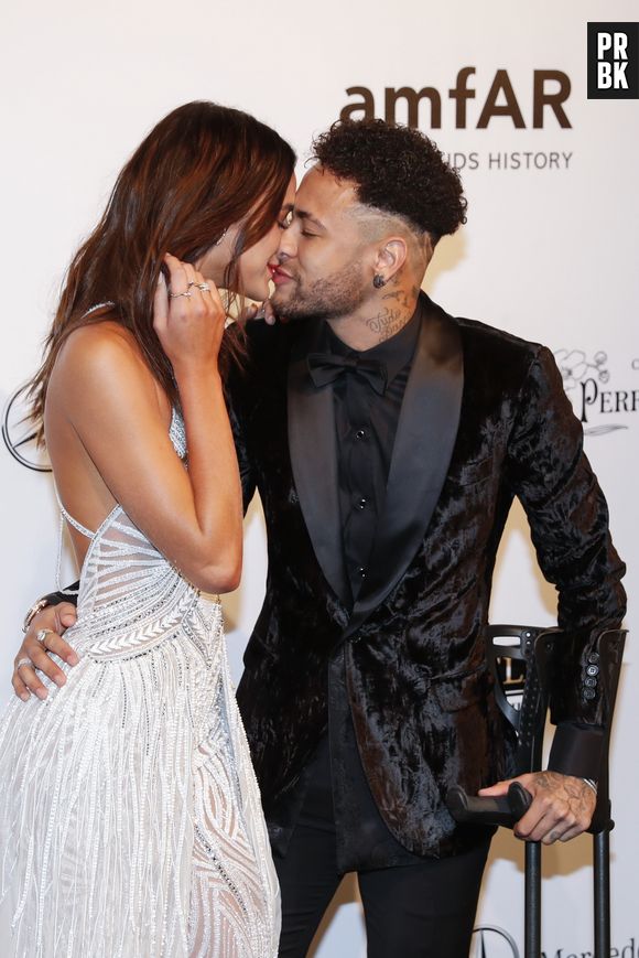 Neymar amoureux : le footballeur du PSG déclare sa flamme à sa girlfriend Bruna Marquezine !