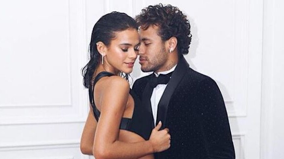 Neymar amoureux : le joueur du PSG déclare sa flamme à sa chérie Bruna Marquezine... en français ❤