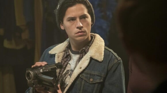 Riverdale saison 3 : découvrez les visages de la mère et de la soeur de Jughead