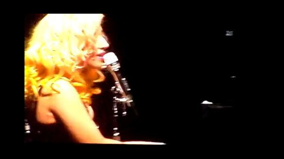 Lady Gaga ... Regardez-la interpréter Living on the Radio en live