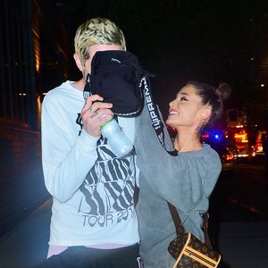 Ariana Grande séparée de Pete Davidson ? Les fans sont contents de cette supposée rupture.