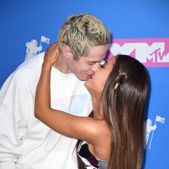 Ariana Grande séparée de Pete Davidson ? Les fans sont contents de cette supposée rupture.