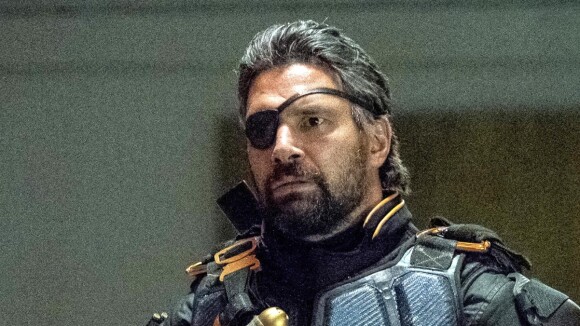 Arrow saison 7 : Manu Bennett (Deathstroke) bientôt de retour ?