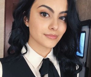 Camila Mendes critiquée pour son couple avec Charles Melton