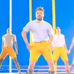 Kev Adams imite Stromae sur la scène des NMA 2018 : "c'est gênant" selon les Twittos