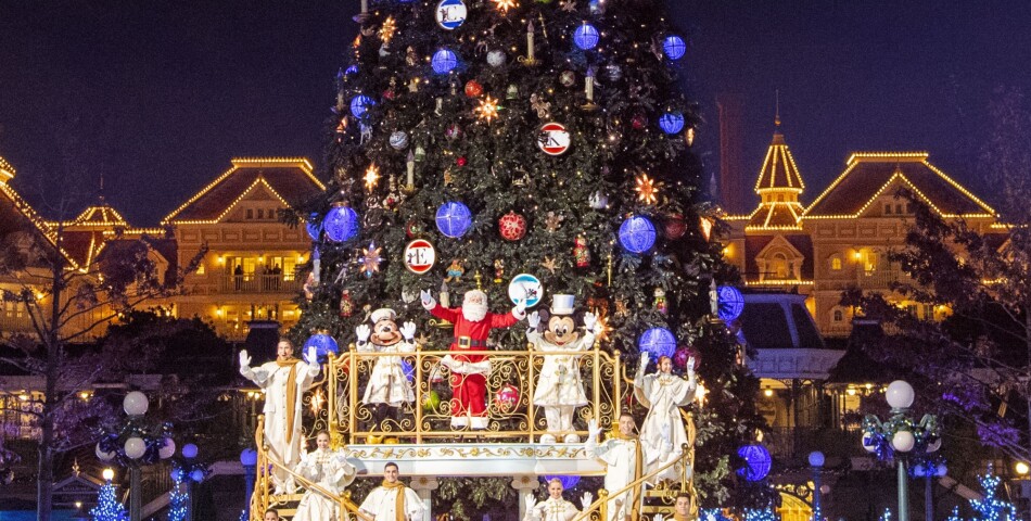 Disneyland Paris : l&#039;illumination du sapin pour la saison de Noël 2018