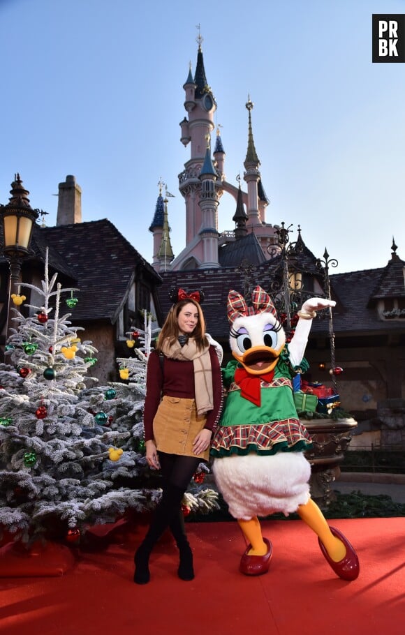 Kaya Scodelario à Disneyland Paris pour Noël et les 90 ans de Mickey