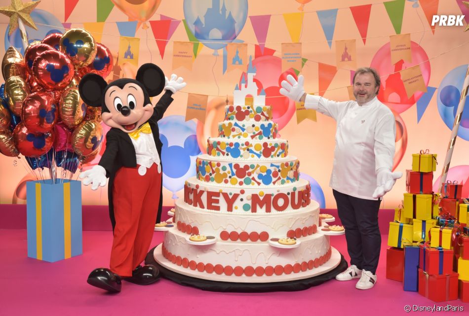 Mickey Mouse Fete Ses 90 Ans Avec Un Gateau Signe Pierre Herme Purebreak