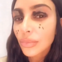 Kim Kardashian demande à sa fille North de la maquiller et c'est le drame ! 😂