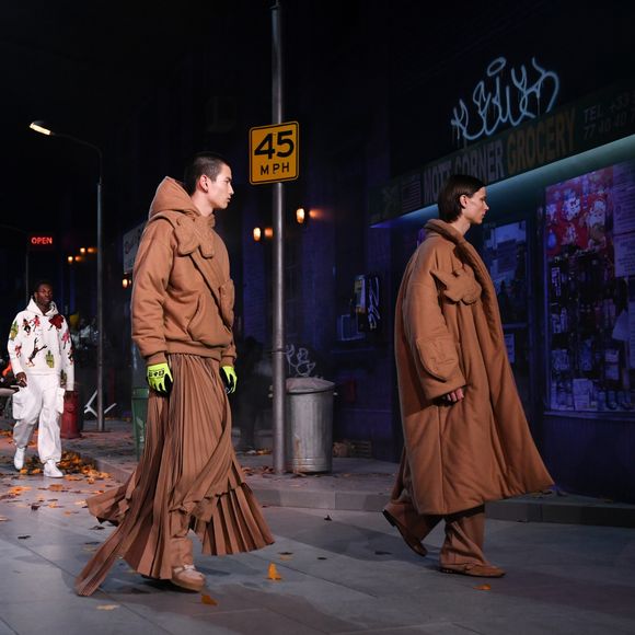 Michael Jackson : Virgil Abloh rend hommage au roi de la pop avec le défilé Louis Vuitton