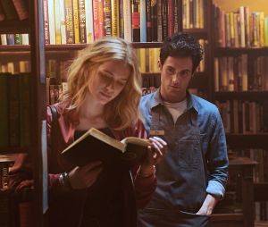 You : les 8 plus grosses différences entre la série et le livre