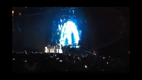 Beyoncé ... Regardez la monter sur scène avec Jay-Z en plein concert