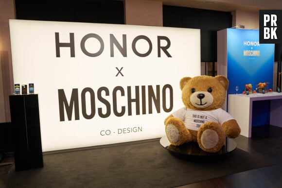 Honor x Moschino : le Honor View 20 aux couleurs de la marque italienne.