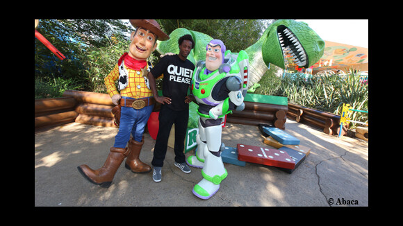 Photos ... Gael Monfils avec deux stars à Disneyland Paris