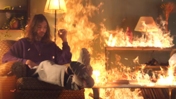 Clip "C'est pas grave" : Columbine balance son flow dans une fin du monde poétique