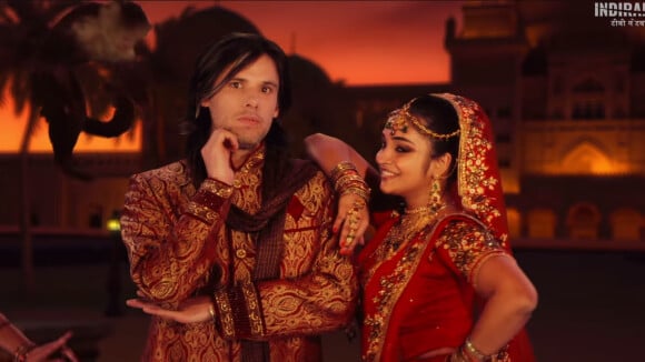 Clip "Dis moi" : Orelsan tente de reconquérir sa copine en mode Bollywood 🇮🇳
