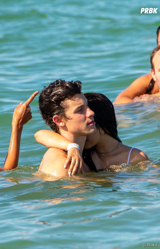 Shawn Mendes et Camila Cabello en couple : ces nouvelles photos de baisers torrides et de câlins ne laissent plus aucun doute