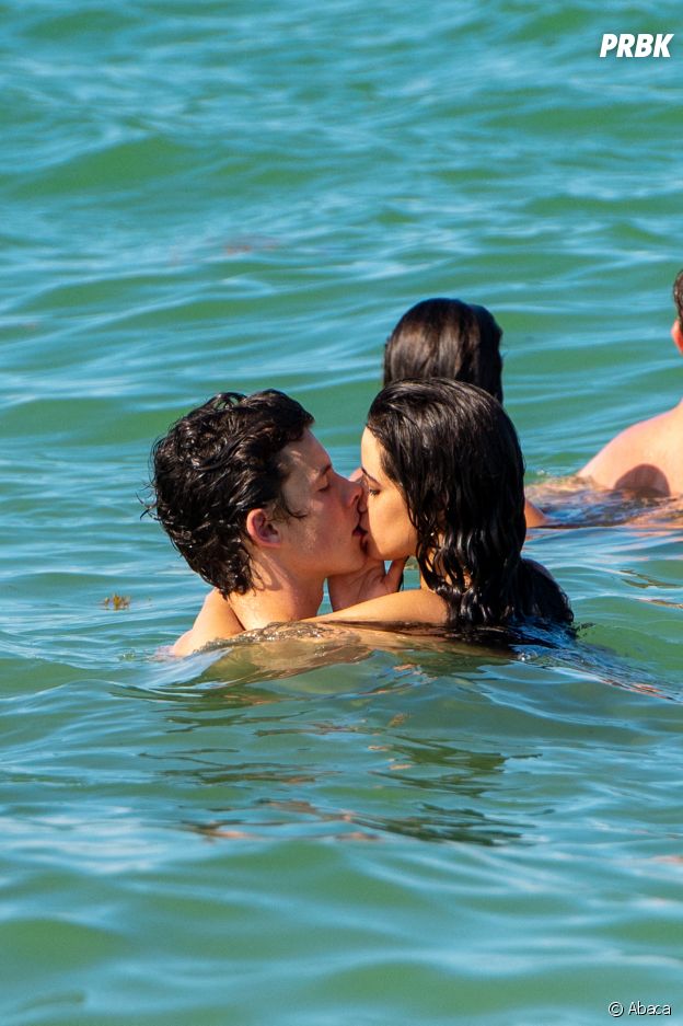 Shawn Mendes et Camila Cabello en couple : ces nouvelles photos de baisers torrides et de câlins ne laissent plus aucun doute