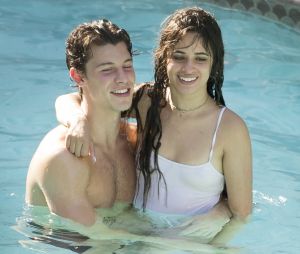 Shawn Mendes et Camila Cabello en couple : ces nouvelles photos de baisers torrides et de câlins ne laissent plus aucun doute