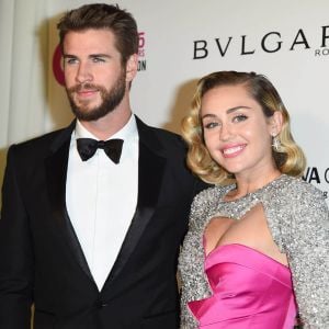 Miley Cyrus et Liam Hemsworth séparés mais bientôt de nouveau en couple ? La chanteuse ne serait pas pressée de signer les papiers du divorce car elle garderait espoir