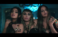 Ariana Grande, Miley Cyrus et Lana Del Rey en mode badass dans le clip "Don't Call Me Angel"