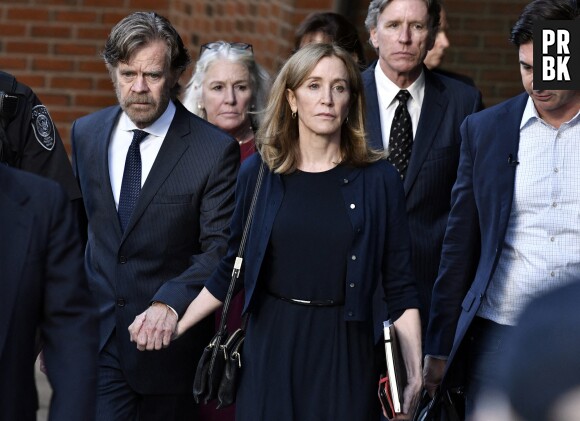 Felicity Huffman accompagnée de son mari William H. Macy au tribunal de Boston le 13 septembre 2019