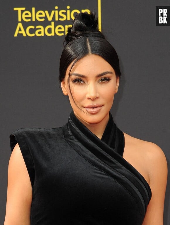 Kim Kardashian sans maquillage : elle assume ses boutons de psoriasis, les internautes valident