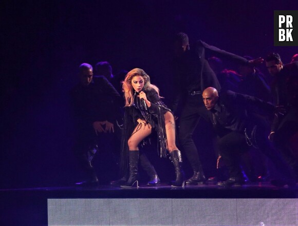 Lady Gaga victime d'une grosse chute sur scène