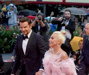 Lady Gaga et Bradley Cooper amoureux ? Elle revient sur les rumeurs