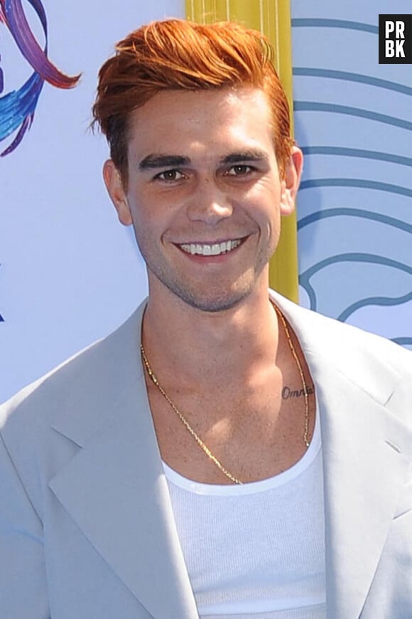 KJ Apa (Riverdale) dans le reboot de Gossip Girl ?