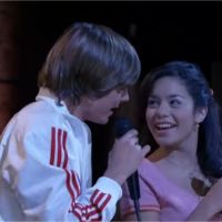Vanessa Hudgens reprend (et massacre) une chanson culte de High School Musical au karaoké