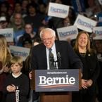 Cardi B, Ariana Grande... De nombreuses stars soutiennent Bernie Sanders, mais qui est-il ?