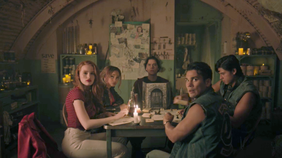 Riverdale, You, The Boys... comment les personnages de séries réagiraient face au confinement