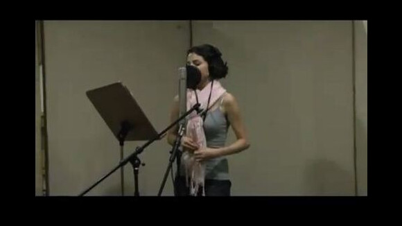 Selena Gomez ... Elle vous invite en studio, regardez