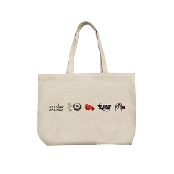 Kendall Jenner et Zaza World lancent la collection capsule "State Of Emergency" contre le coronavirus : une collab dont 100% des bénéfices seront reversés à Feeding America