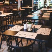Réouverture des restaurants : plus de menus papier, distanciation... les règles qui changent