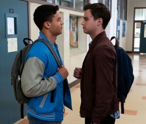 David VS Justin dans 13 Reasons Why : c'est Diego qui se fait arrêter par la police, ce qui mène à des émeutes au lycée