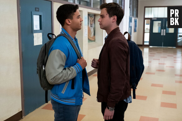 David VS Justin dans 13 Reasons Why : c'est Diego qui se fait arrêter par la police, ce qui mène à des émeutes au lycée