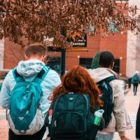 Coronavirus : aux Etats-Unis, des lycéens suspendus pour avoir posté des photos de leur lycée bondé