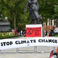 Des ado portent plainte contre la France et 32 pays pour aggravation de la crise climatique