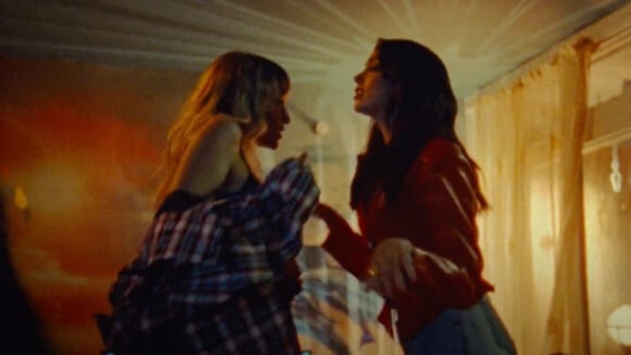Angèle et Dua Lipa réunies dans le clip féministe de leur duo "Fever"