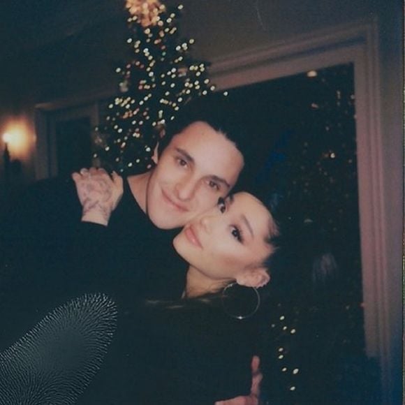 Ariana Grande fiancée à Dalton Gomez : "ils sont très heureux" et la famille de la star valide leur couple