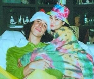 Vanessa Hudgens en couple avec Cole Tucker ? Elle officialise pour la Saint-Valentin
