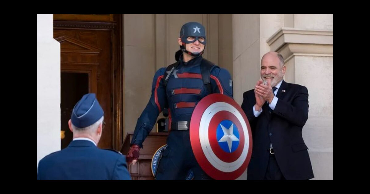 Falcon et le Soldat de l'Hiver : le nouveau Captain America, un héros