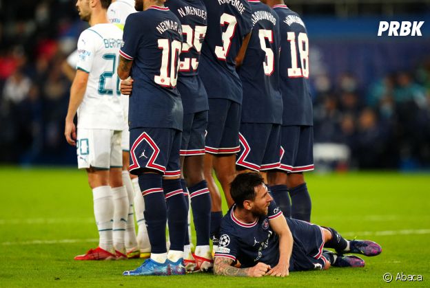 Lionel Messi allongé au sol lors de la rencontre PSG - Manchester City le 28 septembre 2021
