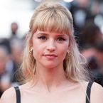 Angèle revient sur son coming-out bi : "Dommage que le fait d'aimer les femmes soit politique"