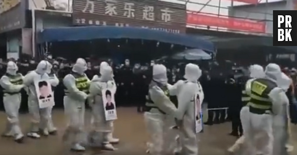 Covid-19 : 4 hommes forcés à une marche de la honte en Chine, pour avoir désobéi aux règles sanitaires.