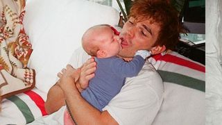 KJ Apa bientôt papa pour la 2ème fois ? Clara Berry calme les fans après des rumeurs