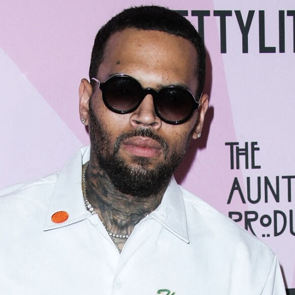 Chris Brown encore accusé de viol : une femme aurait porté plainte contre le rappeur, elle l'accuse de l'avoir droguée et violée.