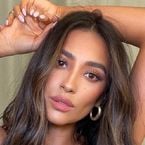 Shay Mitchell enceinte de son deuxième enfant : elle dévoile son baby bump